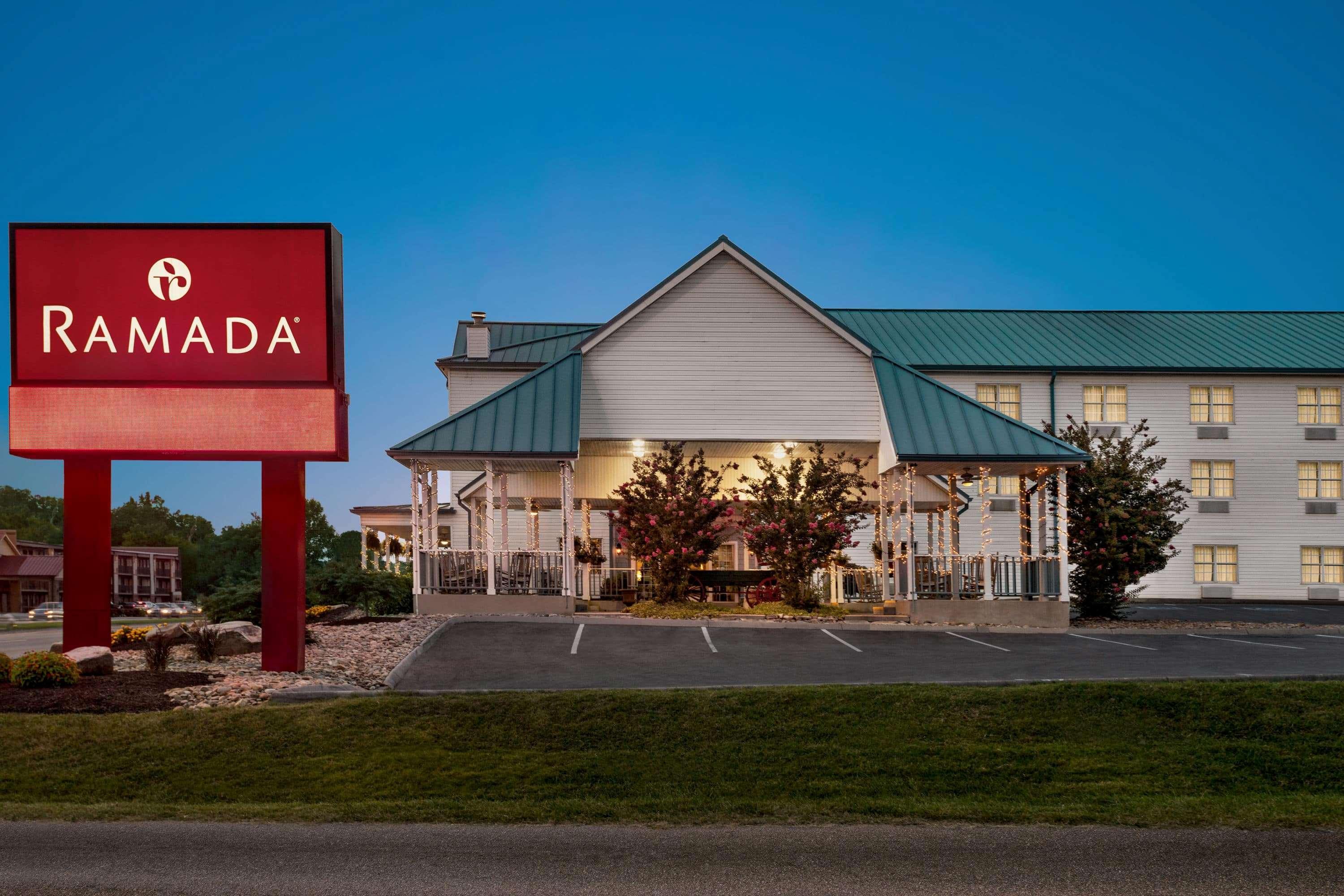 Готель Ramada By Wyndham Pigeon Forge North Екстер'єр фото