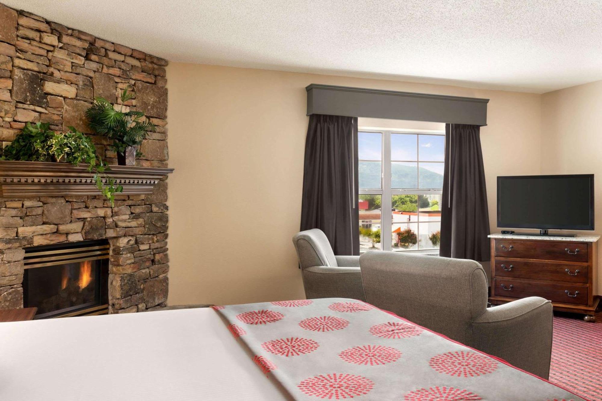 Готель Ramada By Wyndham Pigeon Forge North Екстер'єр фото