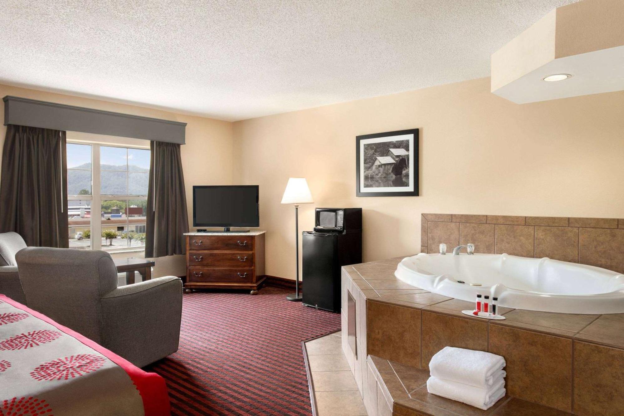 Готель Ramada By Wyndham Pigeon Forge North Екстер'єр фото